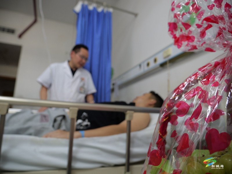 高鐵上的生死救援后續(xù)！松桃苗族自治縣人民醫(yī)院無縫銜接為生命接力，患者術(shù)后恢復(fù)良好！