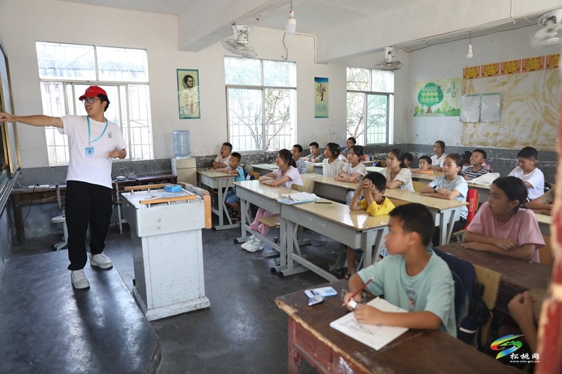 松桃：大學(xué)生愛心支教點(diǎn)亮鄉(xiāng)村教育微光