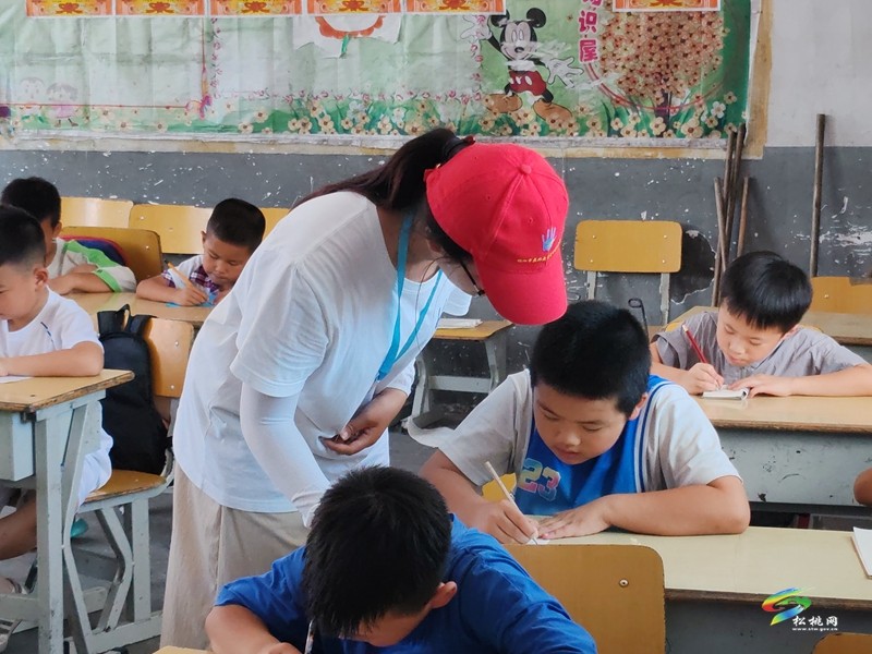 松桃：大學(xué)生愛心支教點(diǎn)亮鄉(xiāng)村教育微光