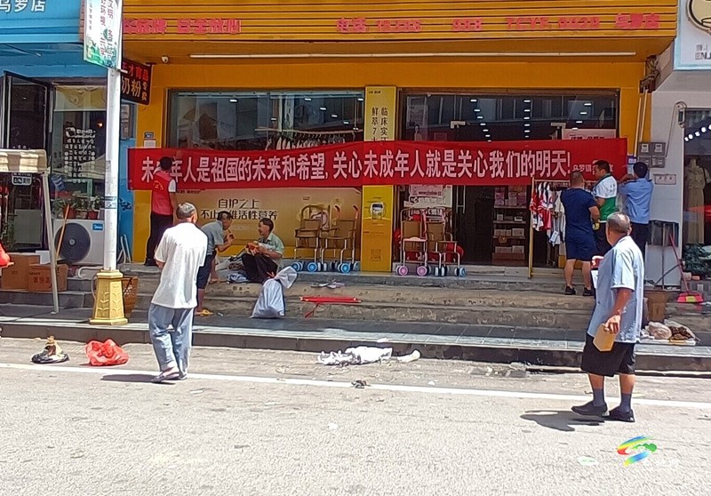 烏羅鎮(zhèn):普法宣傳零距離,聯(lián)手共織安全網(wǎng)