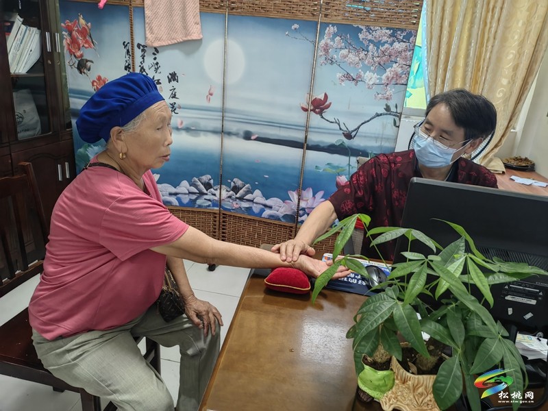 松桃民族中醫(yī)院:“一號管三天”惠民落到實處 為老百姓就診減負