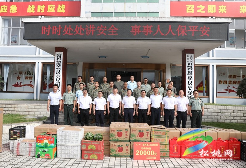 陳琪率縣慰問團(tuán)走訪慰問駐松部隊(duì)官兵