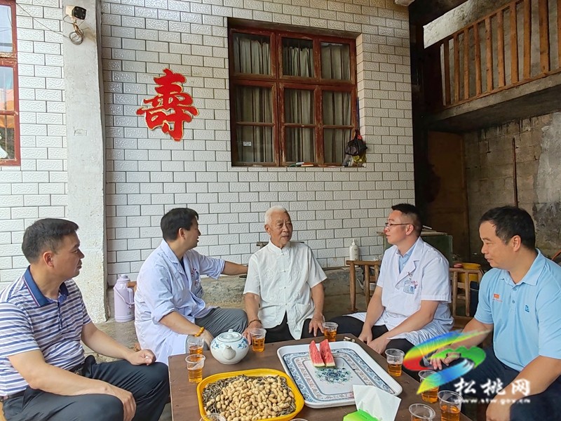 【粵黔協(xié)作  莞愛銅行】胡漢汀率東莞市“組團式”醫(yī)療幫扶專家看望慰問抗美援朝老兵