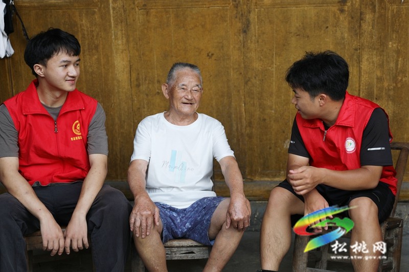 世昌街道：開(kāi)展慰問(wèn)抗戰(zhàn)老兵活動(dòng)