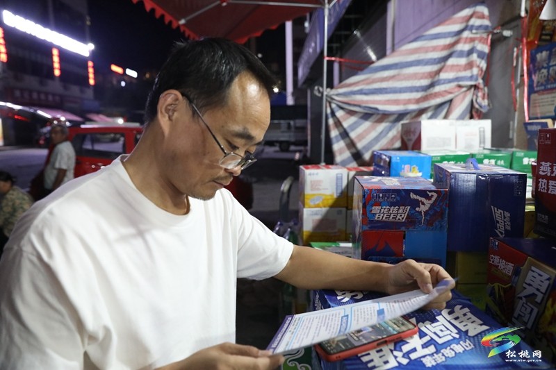 松桃:夜間巡邏“不打烊” 點(diǎn)亮群眾“平安燈”