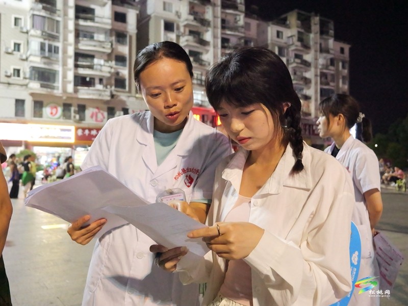 婦幼義診進(jìn)廣場(chǎng) 暖心“擺攤”送健康
