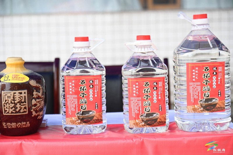 松桃“體彩杯”籃球聯(lián)賽暨第三屆“美麗鄉(xiāng)村”籃球選拔賽西部賽區(qū)開賽