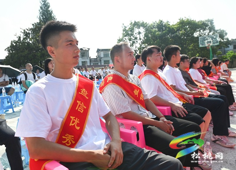 松桃盤信鎮(zhèn)：開展2024年金秋助學(xué)活動?155名學(xué)生獲助學(xué)金