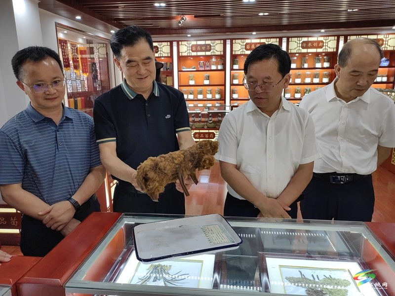 李豫貴來松桃開展民族區(qū)域自治“一法兩規(guī)定”執(zhí)法檢查