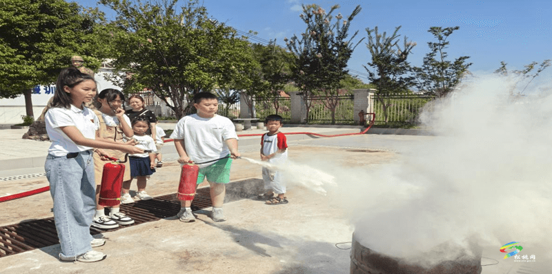 松桃圖書館聯(lián)合消防大隊(duì)開展第一期“小小讀者探秘消防”研學(xué)活動(dòng)