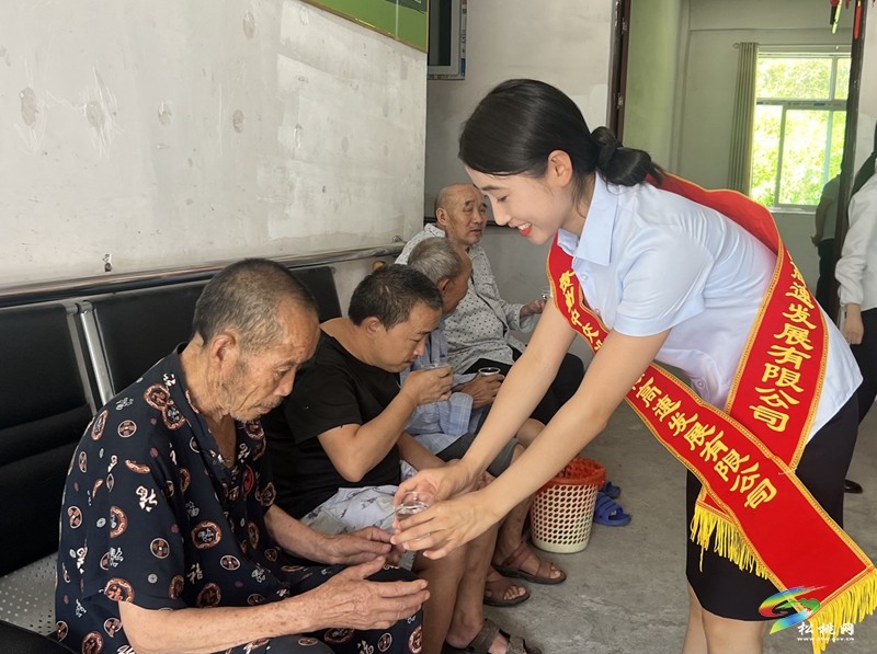 妙隘收費站開展“關愛老人·愛心傳遞”志愿服務活動