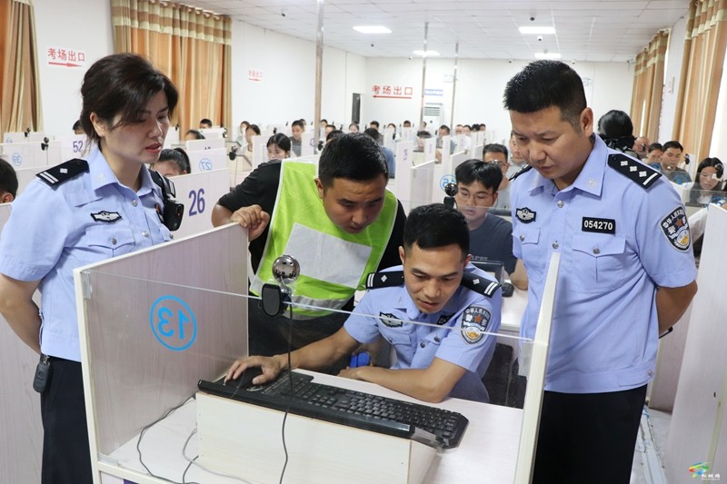 松桃公安交警聯(lián)合多部門開展機(jī)動車駕駛?cè)丝荚嚰信挪檎?嚴(yán)厲打擊涉駕駛?cè)丝荚囘`法犯罪專項行動