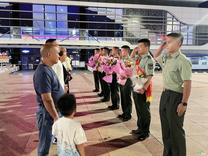 “戎”歸故里！松桃暖心迎接秋季退役軍人光榮返鄉(xiāng)