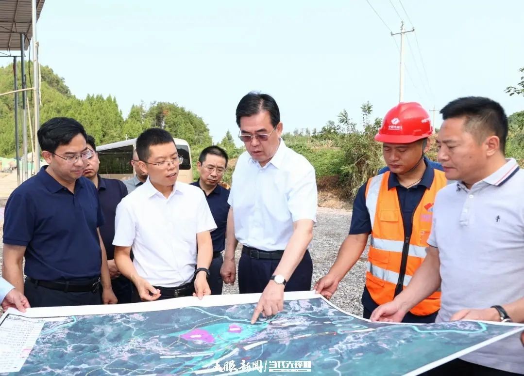 李炳軍在銅仁市調(diào)研