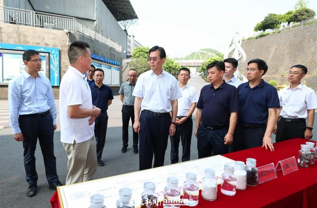 李炳軍在銅仁市調(diào)研