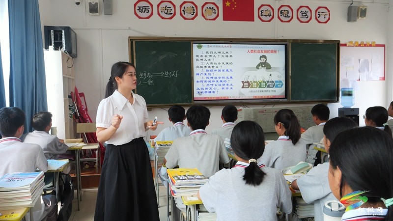 庹靈燕：講好思政課 當(dāng)好引路人