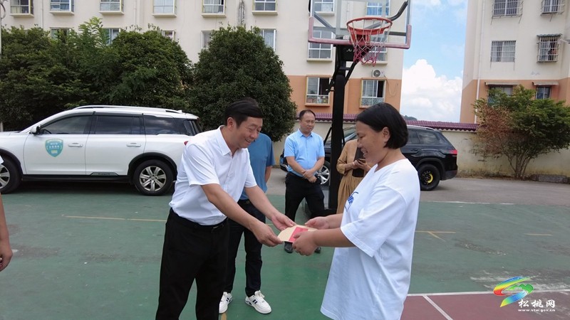石敏一行開展教師節(jié)走訪慰問活動