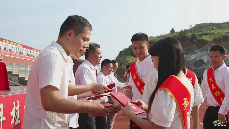 松桃平高高級中學(xué)舉行2024年秋季學(xué)期開學(xué)典禮暨表彰大會