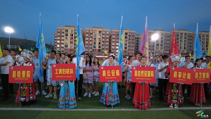 火熱開幕!松桃“籃球熱潮”持續(xù)升溫