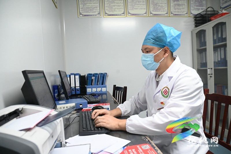 吳江華：堅(jiān)守臨床崗位 守護(hù)生命之光
