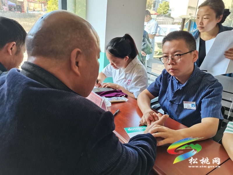 縣民族中醫(yī)院到長興堡鎮(zhèn)開展大型義診活動