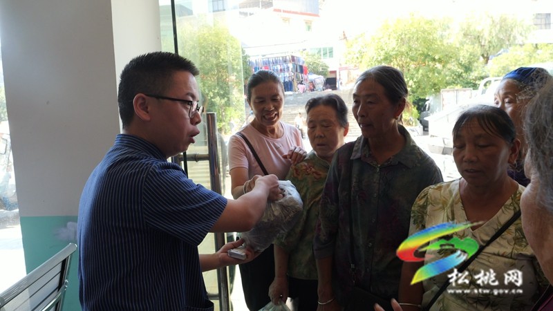 縣民族中醫(yī)院到長興堡鎮(zhèn)開展大型義診活動