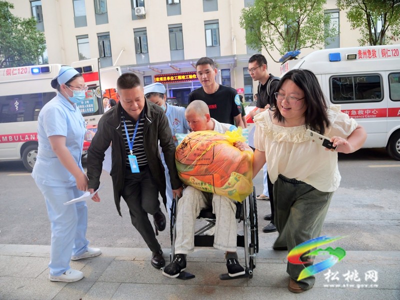 縣醫(yī)院首批46名住院患者已安全順利搬入新院區(qū)