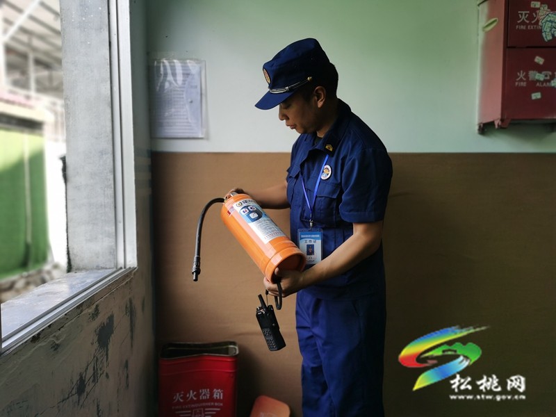 松桃消防開展學(xué)校消防安全檢查