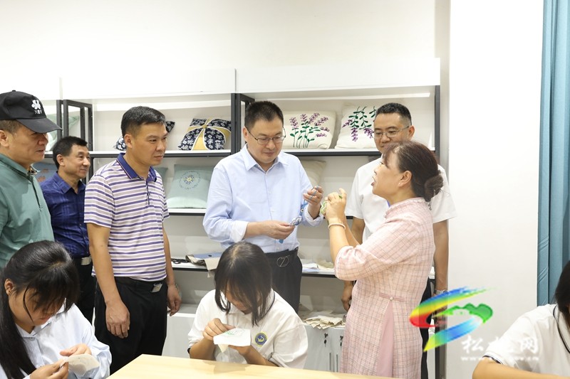 【粵黔協(xié)作·莞愛銅行】廣東省教育廳副廳長程大欣一行來松調(diào)研