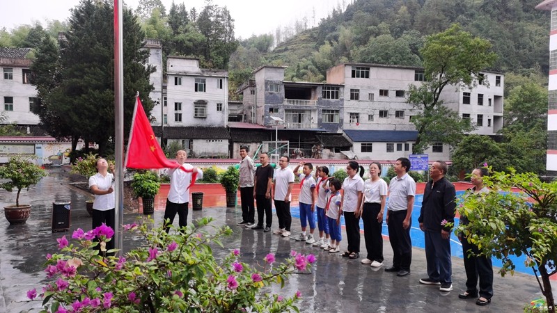 妙隘鄉(xiāng)完小開展愛國主義教育活動