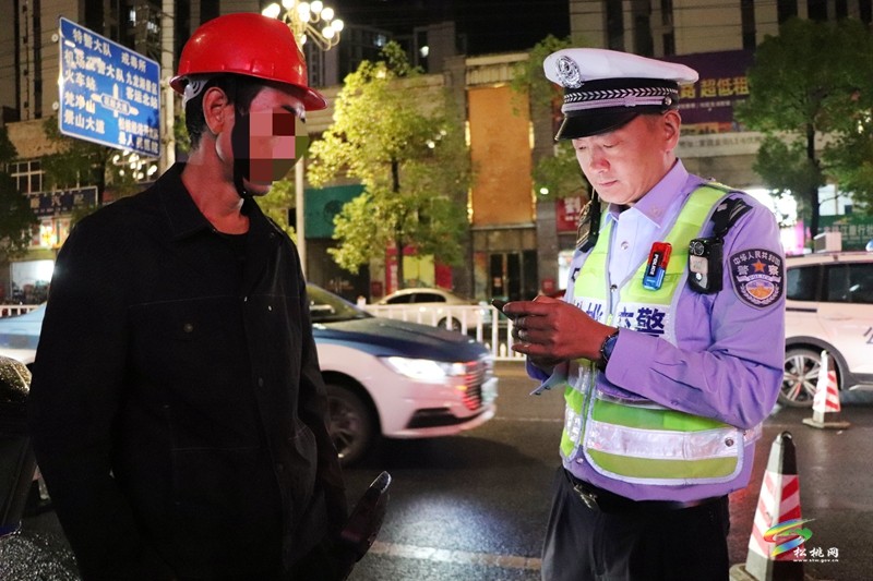 松桃公安交警持續(xù)開展夏夜治安巡查宣防第六次集中統(tǒng)一行動(dòng)