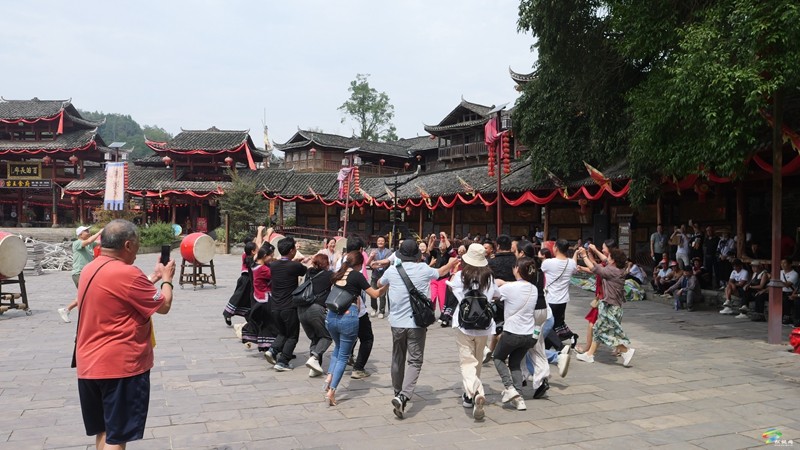 國慶假期苗王城迎來旅游高峰