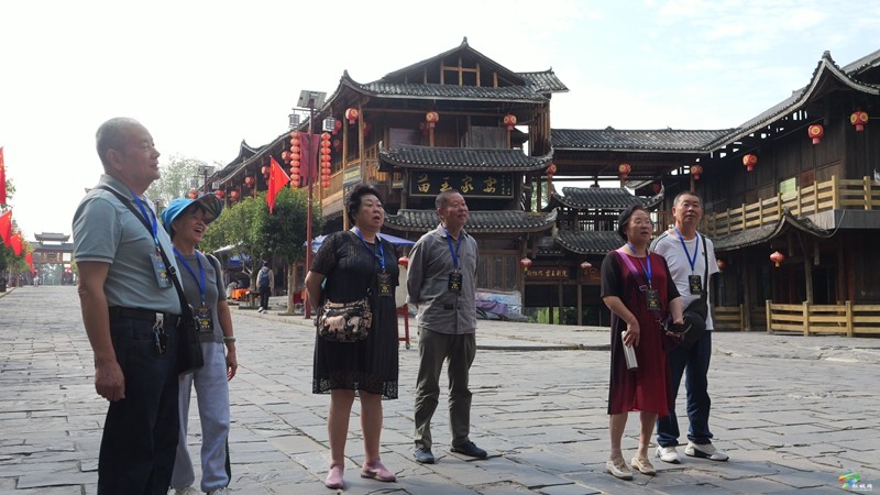 國慶假期苗王城迎來旅游高峰