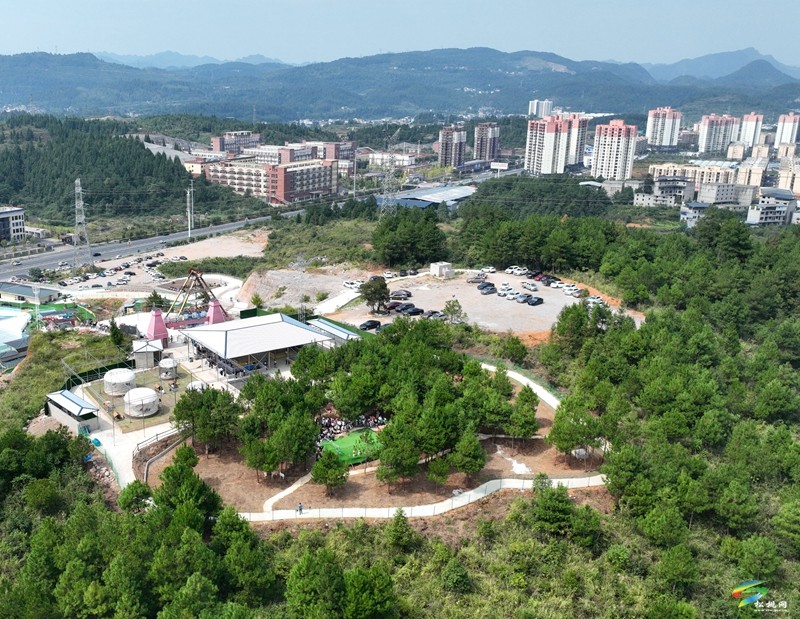 國慶嗨翻天，遛娃又添打卡點(diǎn)！松桃綠宸動物園熱鬧非凡！