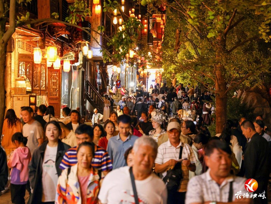 邊城茶峒夜間旅游人氣旺