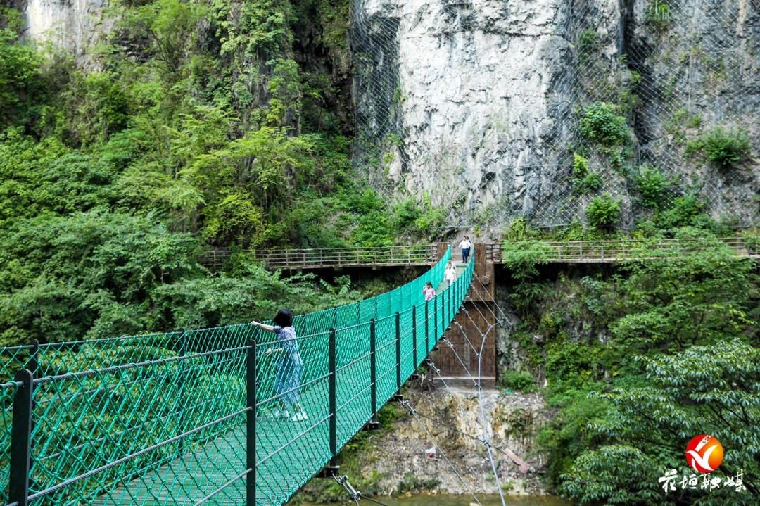 古苗河百瀑大峽谷：山水好清涼 避暑好地方