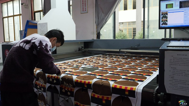 松桃巧積玩具:錨定目標(biāo)穩(wěn)訂單,“火力全開”忙生產(chǎn)