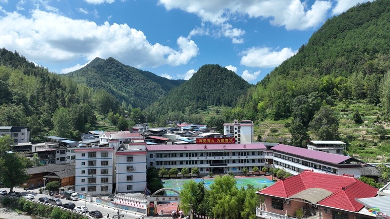【武陵山區(qū)域媒體聯(lián)盟蹲點報道——紅色印跡·大美松桃】松桃永安：紅色沃土“育”莘莘學(xué)子