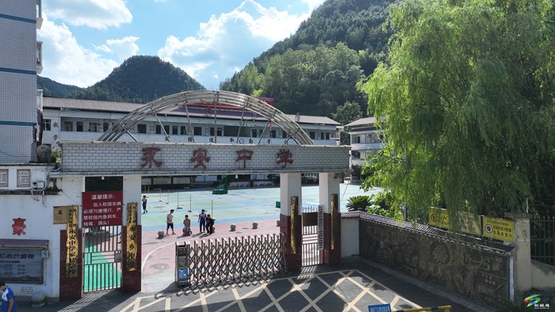 【武陵山區(qū)域媒體聯(lián)盟蹲點報道——紅色印跡·大美松桃】松桃永安：紅色沃土“育”莘莘學(xué)子