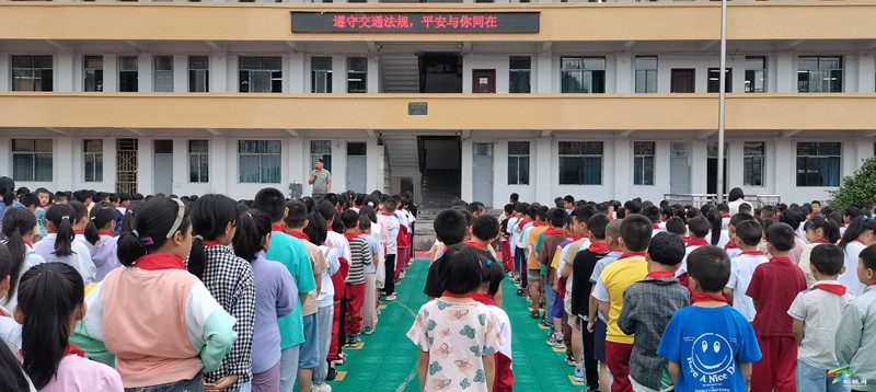 寨英鎮(zhèn)教育系統(tǒng)開展道路交通安全宣傳教育活動
