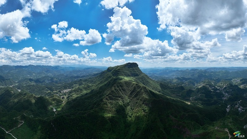 【武陵山區(qū)域媒體聯(lián)盟蹲點報道——紅色印跡·大美松桃】松桃甘龍：鄉(xiāng)場邊貿(mào)經(jīng)濟勢頭旺