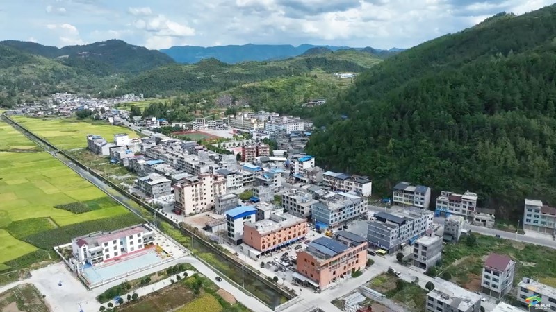 【武陵山區(qū)域媒體聯(lián)盟蹲點報道——紅色印跡·大美松桃】松桃甘龍：鄉(xiāng)場邊貿(mào)經(jīng)濟勢頭旺