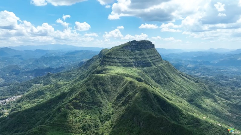 【武陵山區(qū)域媒體聯(lián)盟蹲點報道——紅色印跡·大美松桃】松桃甘龍：鄉(xiāng)場邊貿(mào)經(jīng)濟勢頭旺