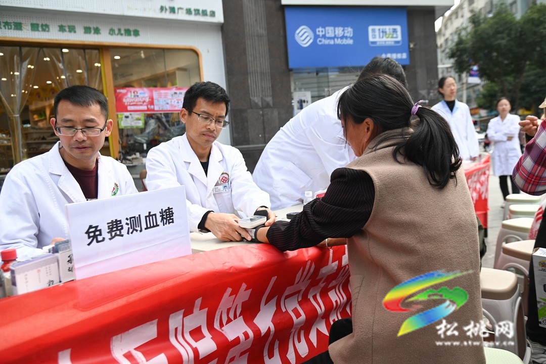 縣民族中醫(yī)院：開展“醫(yī)心向黨·中醫(yī)惠民”主題義診活動(dòng)