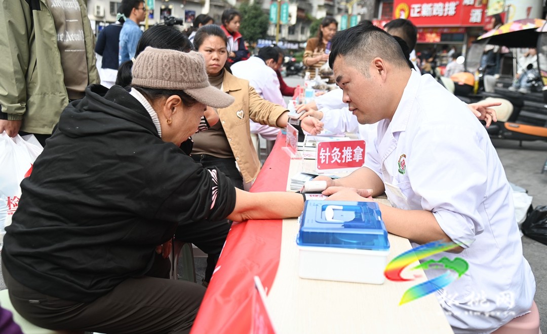縣民族中醫(yī)院：開展“醫(yī)心向黨·中醫(yī)惠民”主題義診活動(dòng)