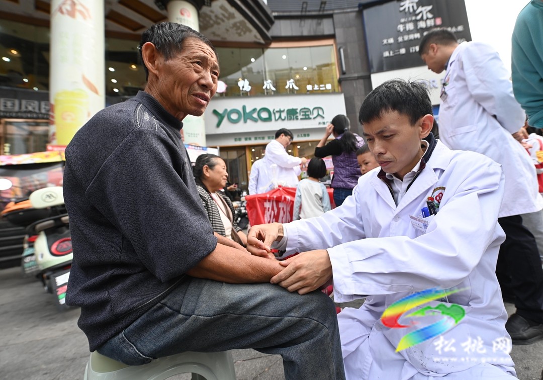 縣民族中醫(yī)院：開展“醫(yī)心向黨·中醫(yī)惠民”主題義診活動(dòng)