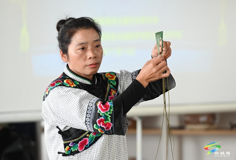 松桃：學習“指尖技藝” 創(chuàng)造“指尖經濟”
