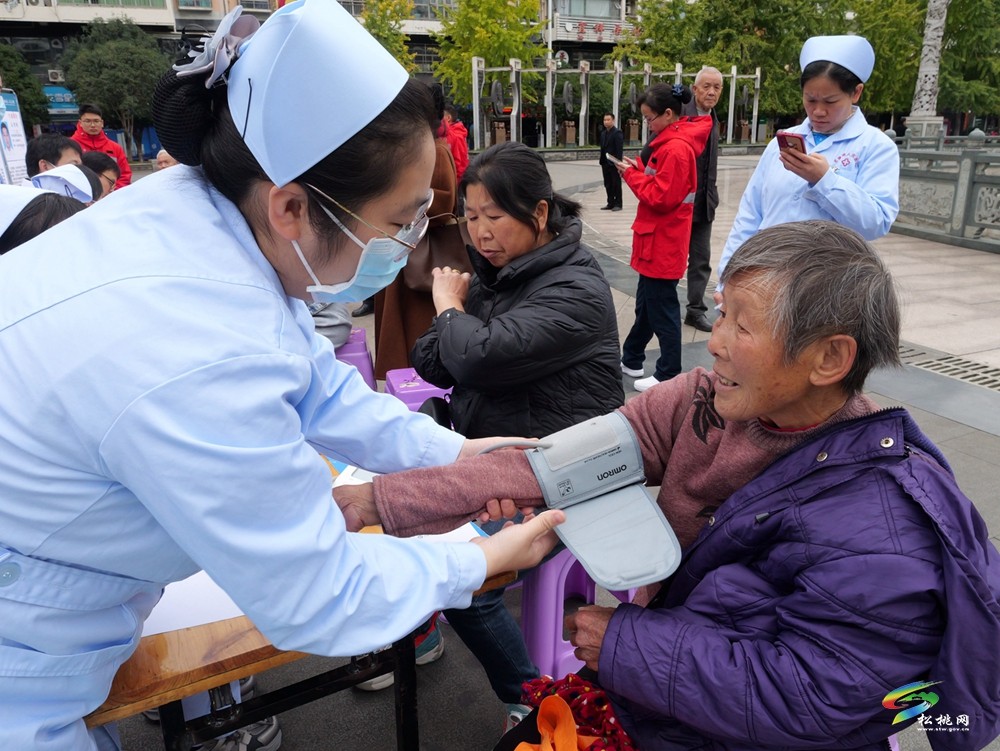 縣人民醫(yī)院開(kāi)展“11.20中國(guó)心梗救治日”健康義診活動(dòng)