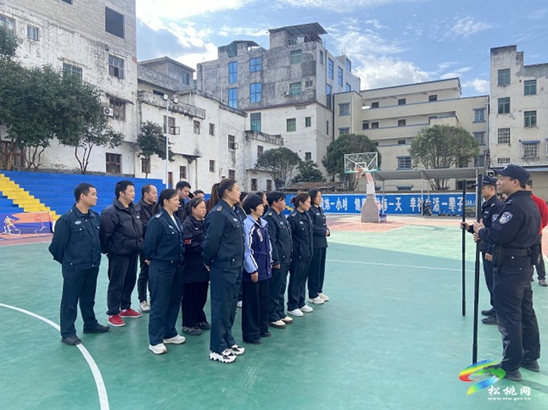 松桃公安：打好護(hù)?！敖M合拳” 筑牢校園“防護(hù)墻”