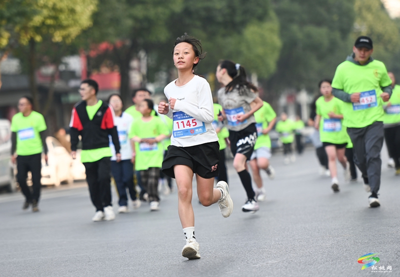 松桃：馬拉松激情開跑  活力風采燃動苗鄉(xiāng)